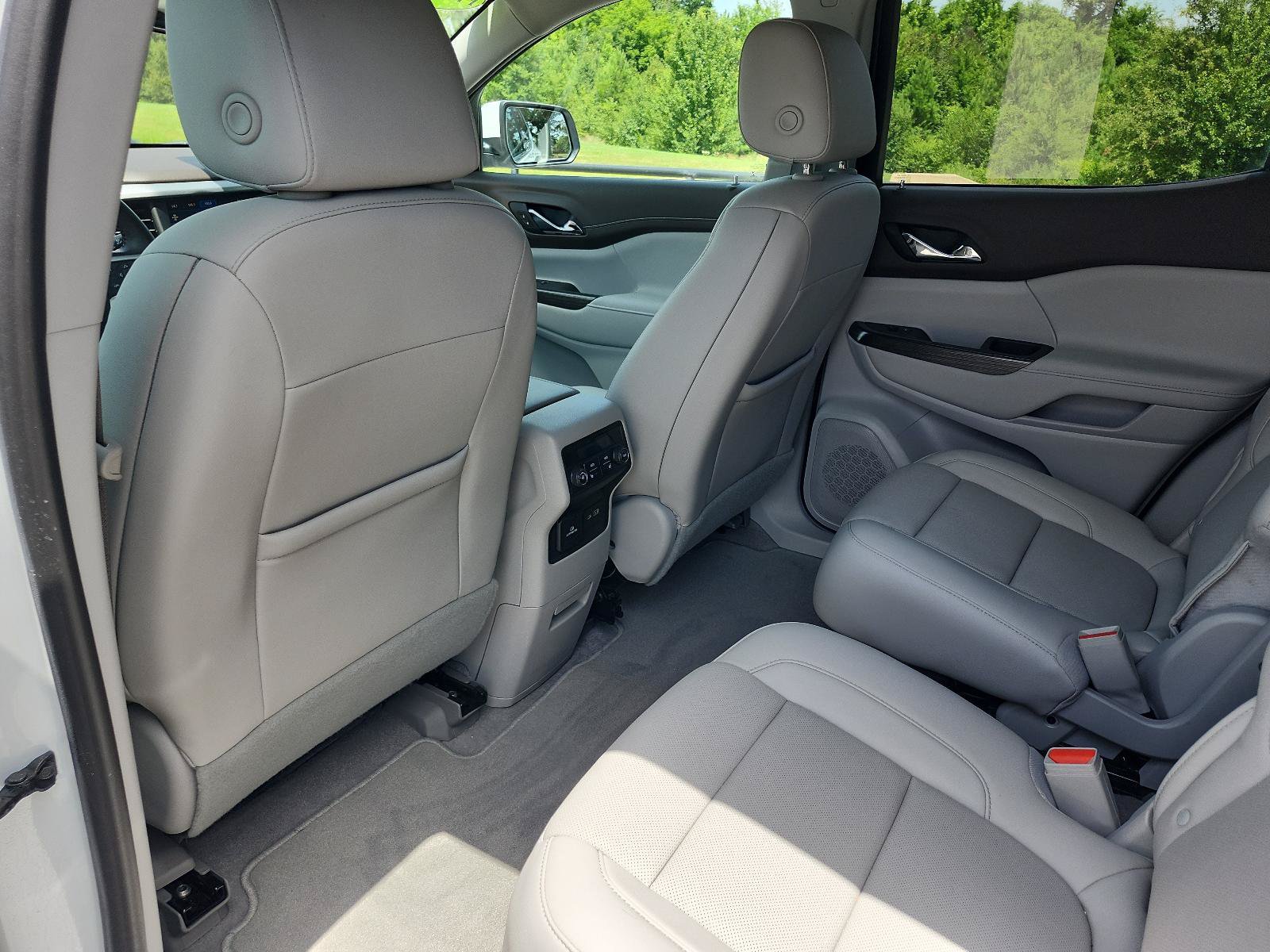 Used 2021 GMC Acadia SLT w/ Preferred Package FWD image 12