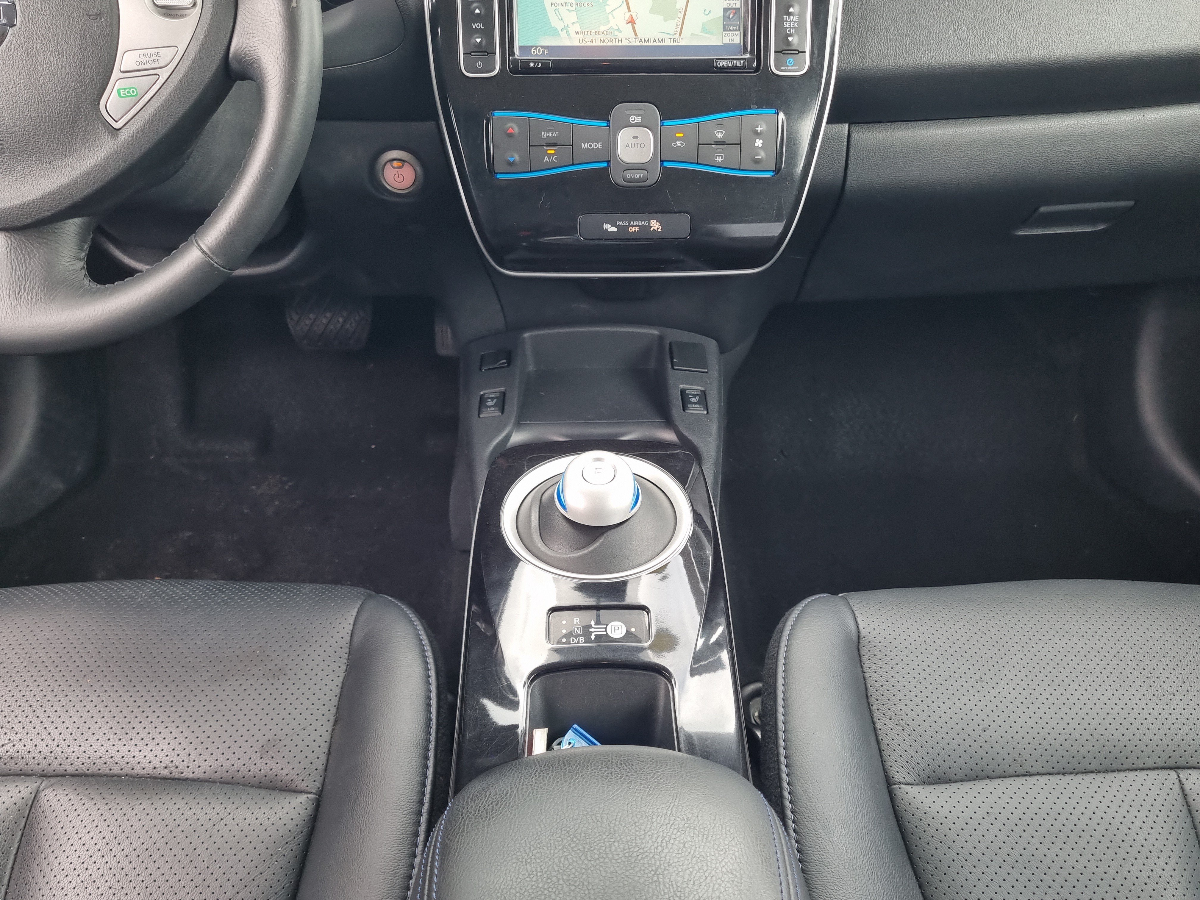 Used 2015 Nissan Leaf SL FWD image 21