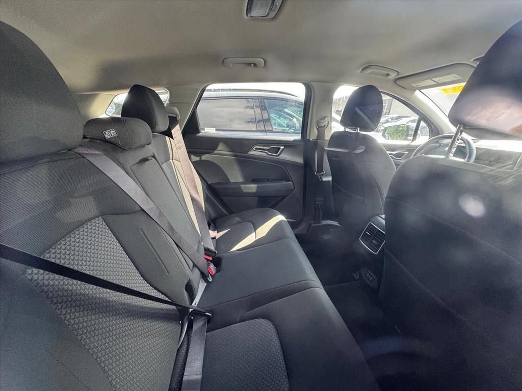 Certified 2026 Kia Sportage LX FWD image 4