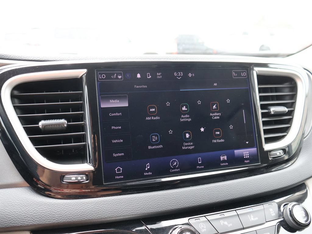 Used 2024 Chrysler Pacifica Touring-L FWD image 32