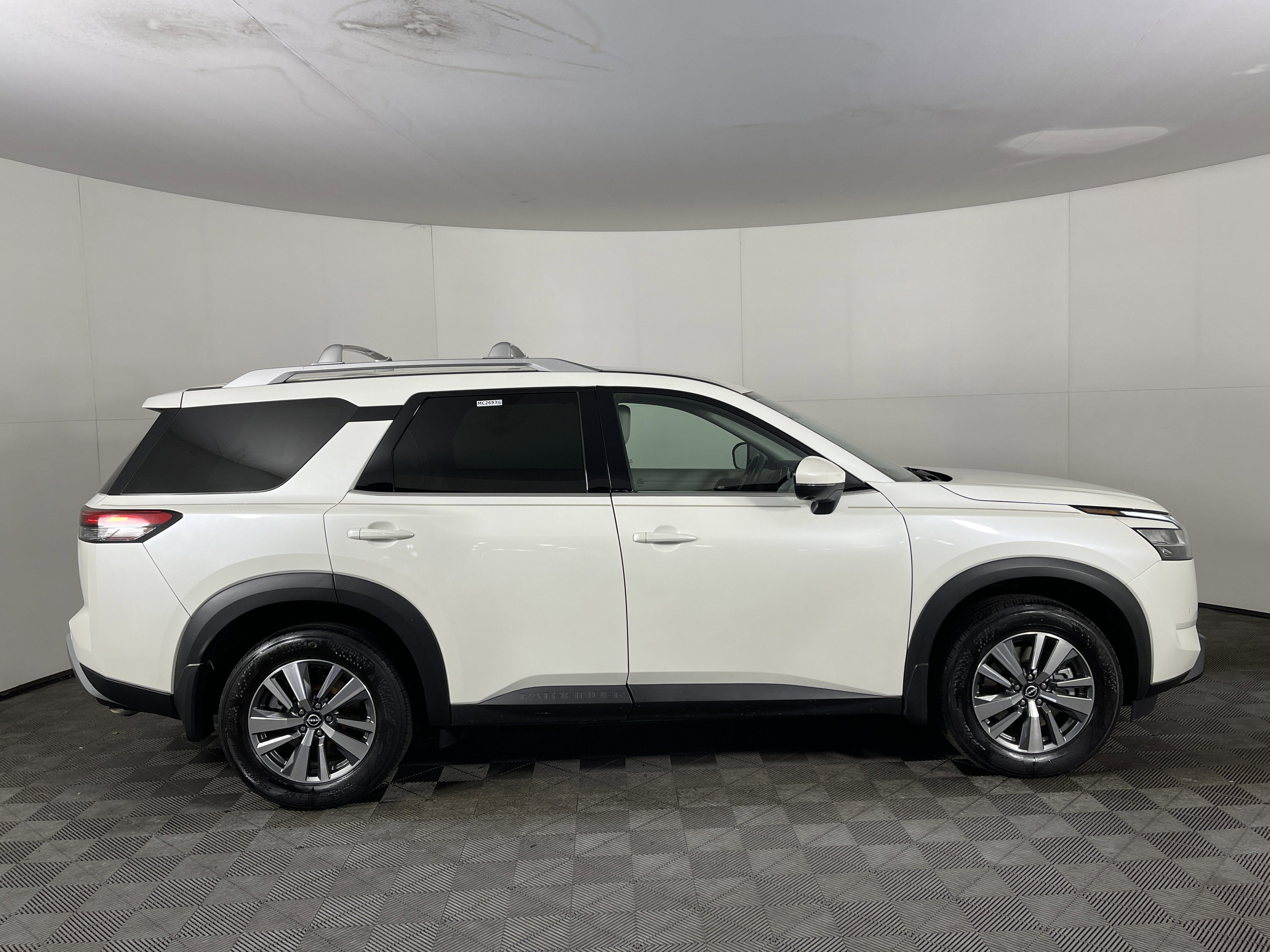 Used 2023 Nissan Pathfinder SL image 5