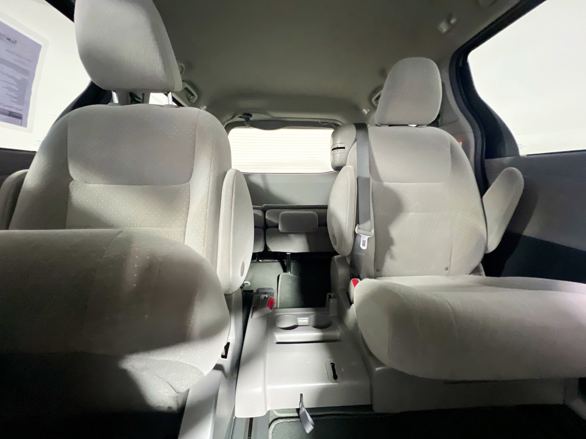 Used 2018 Toyota Sienna LE image 31