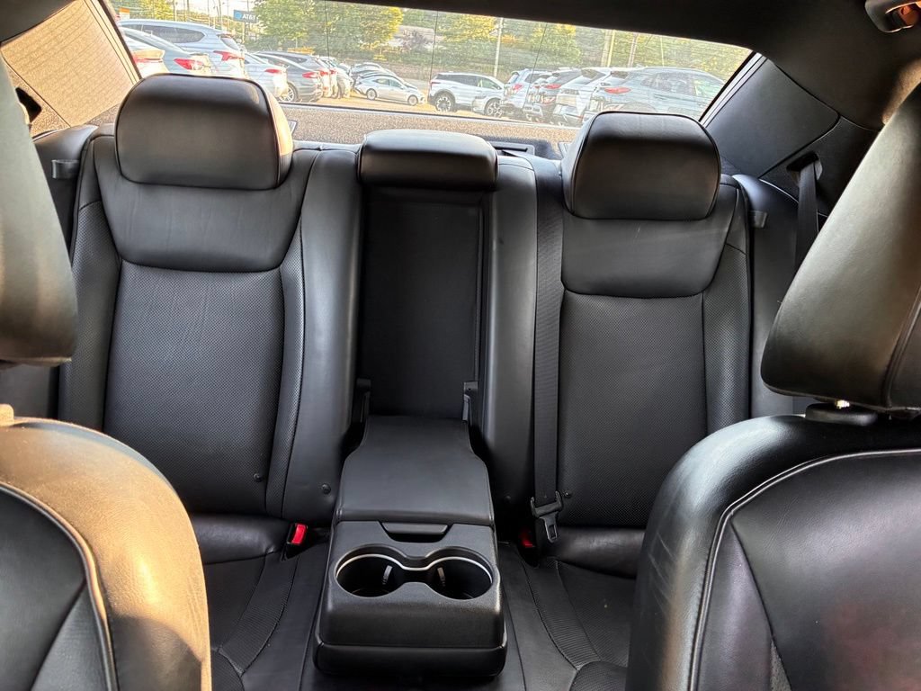 Used 2014 Chrysler 300 C w/ Beats Audio Group RWD image 18