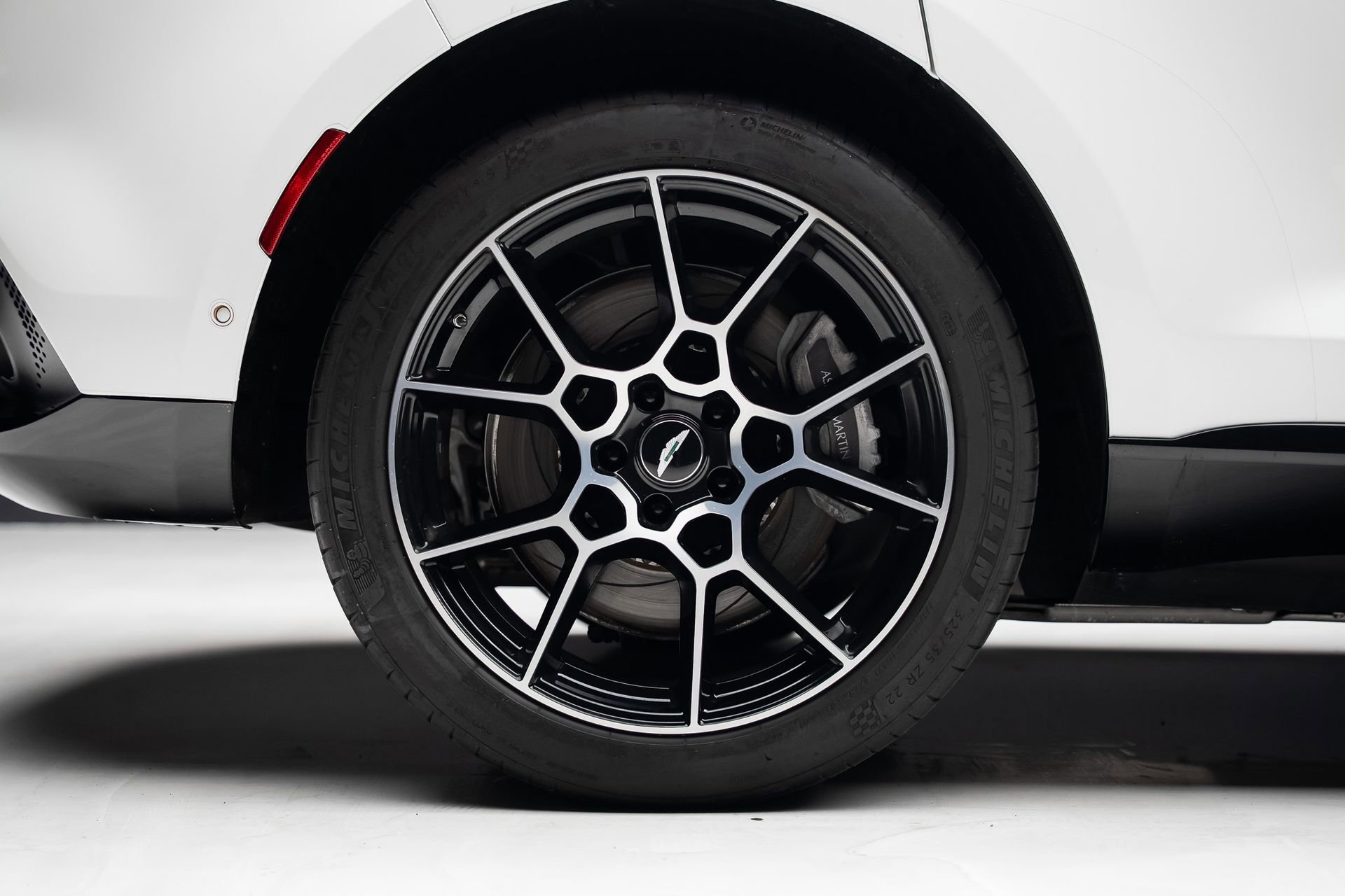 Used 2021 Aston Martin DBX AWD/4WD image 35