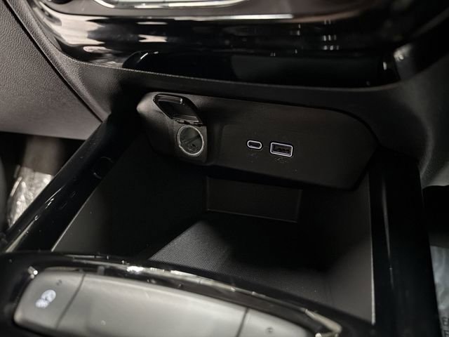 Certified 2025 Chevrolet Trax LT w/ LT Convenience Package image 24