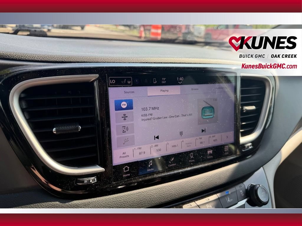 Used 2023 Chrysler Pacifica Touring-L FWD image 26