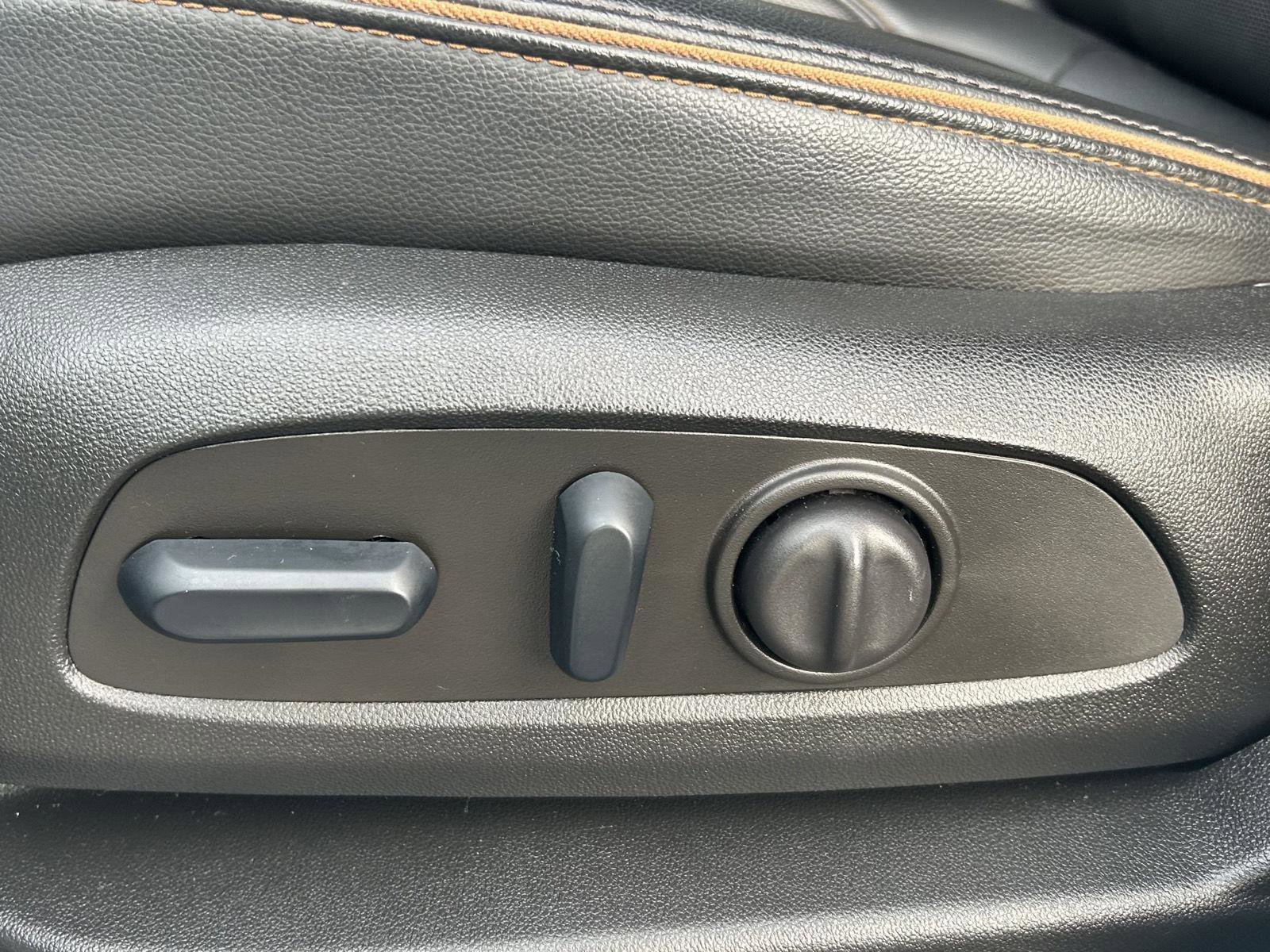 Used 2023 GMC Acadia AT4 w/ Preferred Package image 16