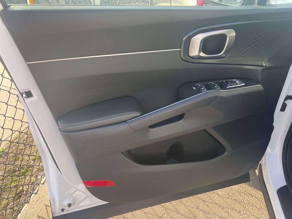 Used 2025 Kia Sorento S w/ Panoramic Sunroof Package image 14