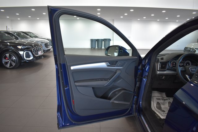 Used 2024 Audi Q5 2.0T Premium Plus w/ Premium Plus Package AWD/4WD image 9