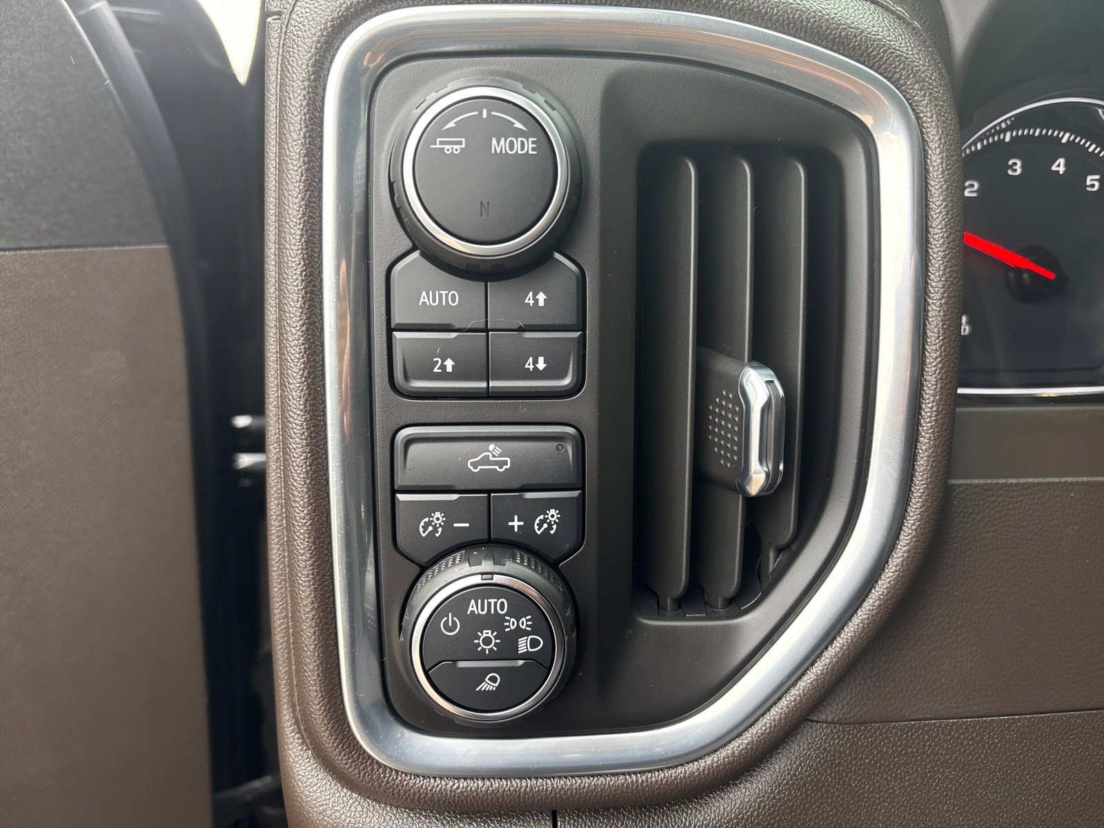 Used 2022 Chevrolet Silverado 1500 LT w/ Z71 Off-Road Package image 16