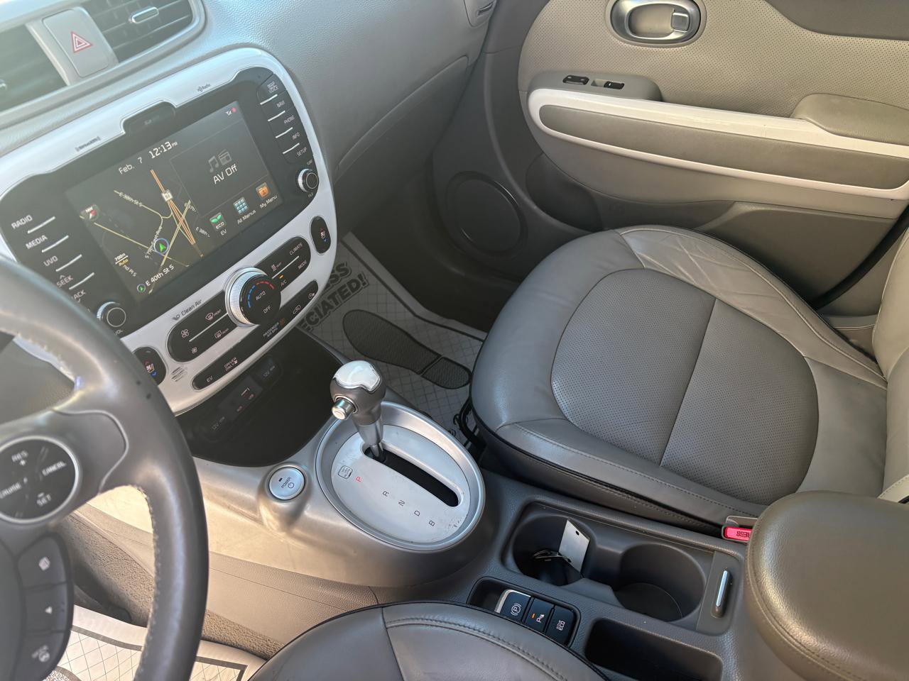 Used 2017 Kia Soul EV + image 6