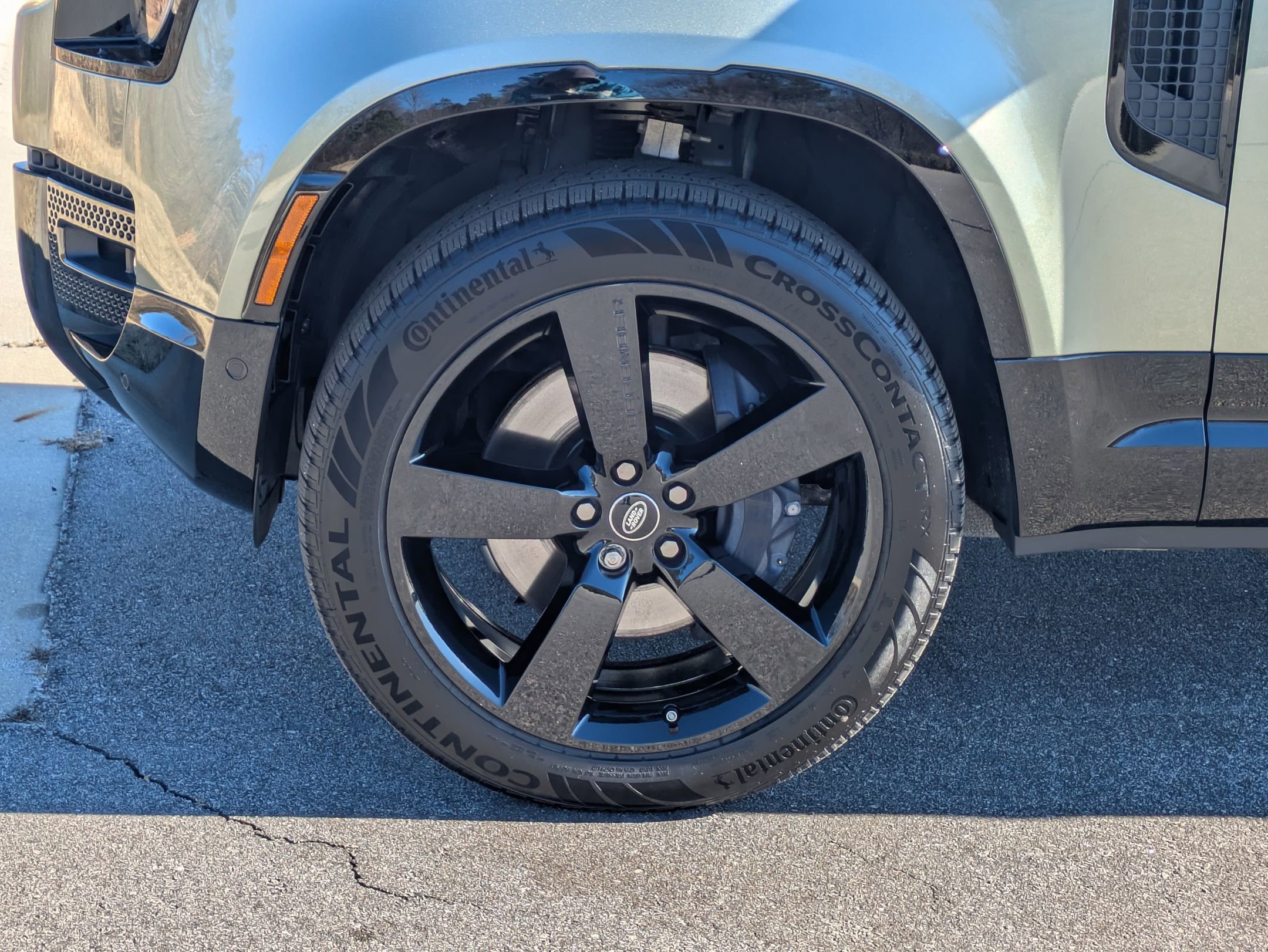 Used 2025 Land Rover Defender 110 X-Dynamic SE image 35