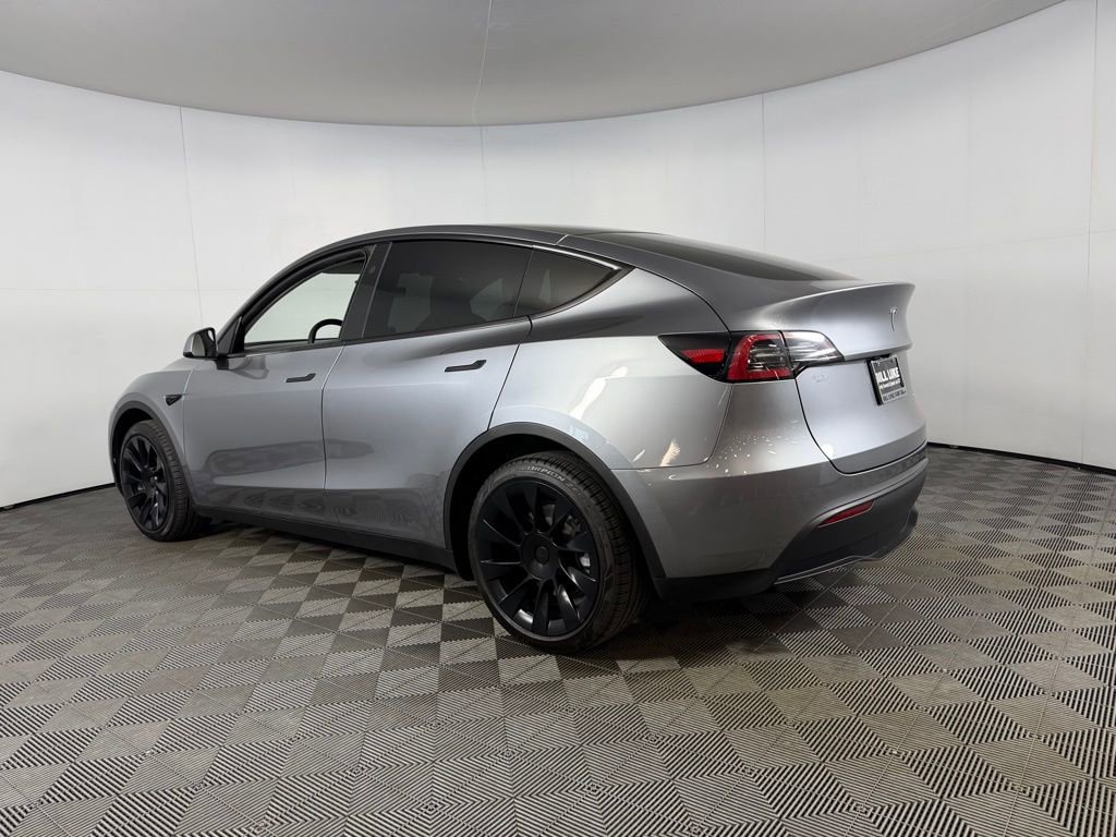 Used 2024 Tesla Model Y Long Range image 9