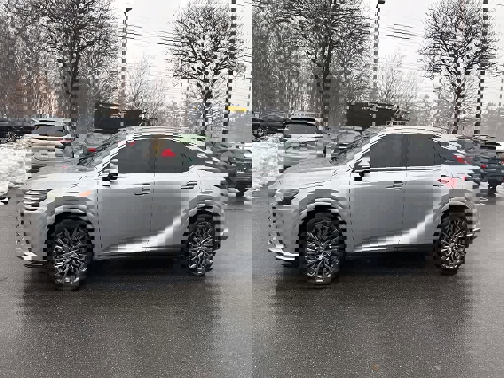 Used 2025 Lexus RX 450h Luxury image 2