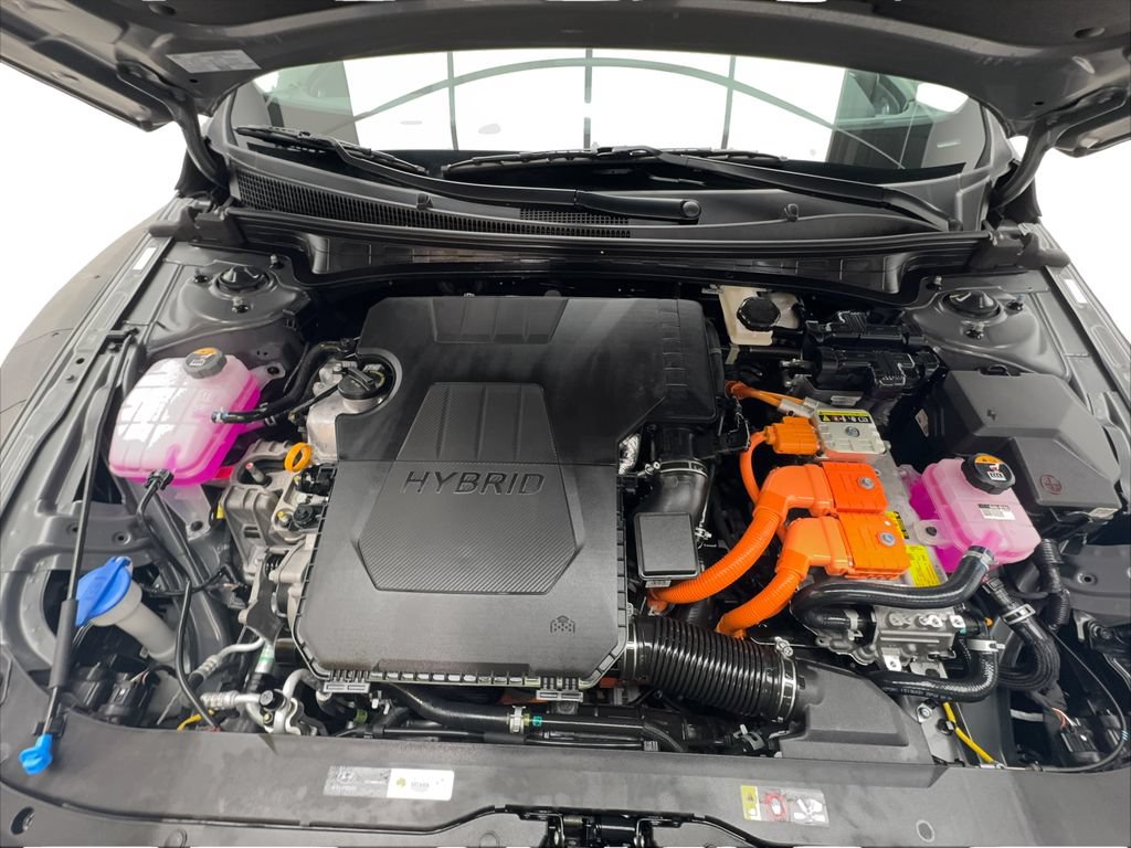 Used 2025 Hyundai Elantra Limited FWD image 17