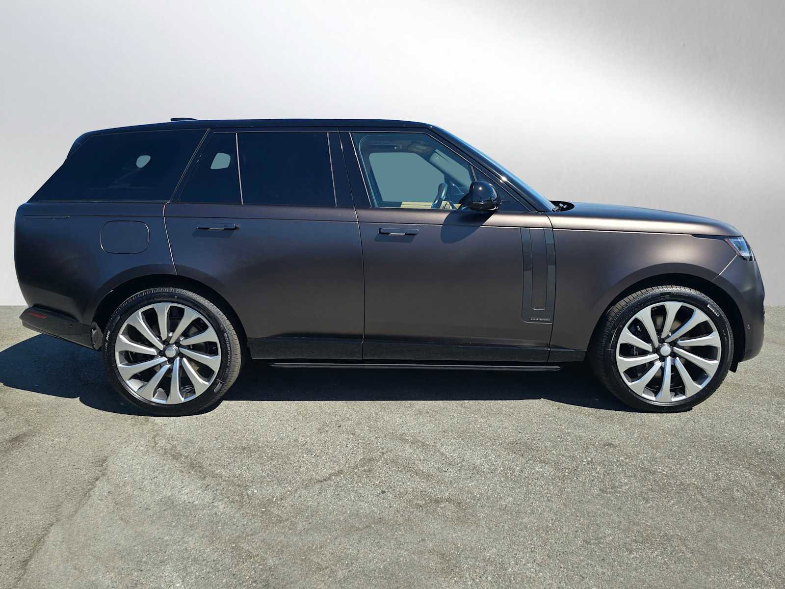New 2025 Land Rover Range Rover Autobiography image 2