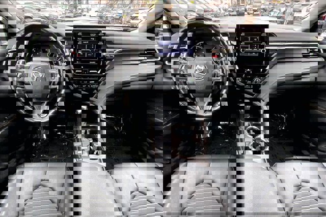 Used 2021 Toyota Camry SE image 15