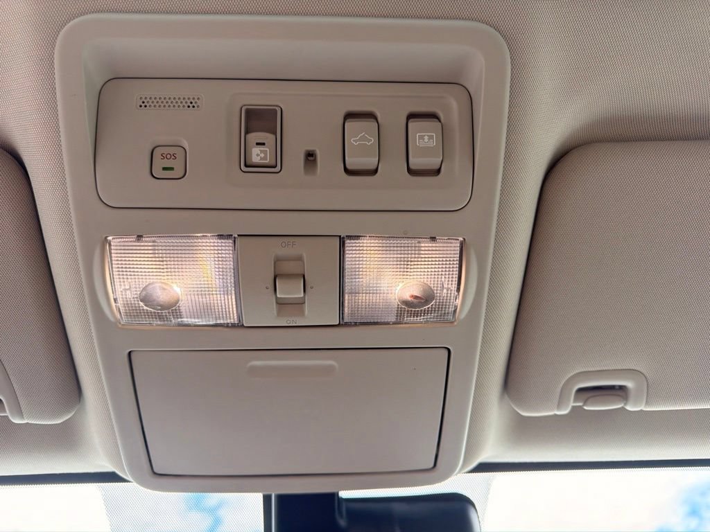 Used 2020 Nissan Titan SL w/ Moonroof Package AWD/4WD image 30