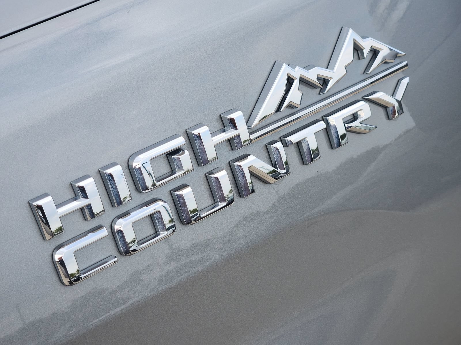 Used 2025 Chevrolet Silverado 2500 High Country w/ High Country Premium Package AWD/4WD image 13