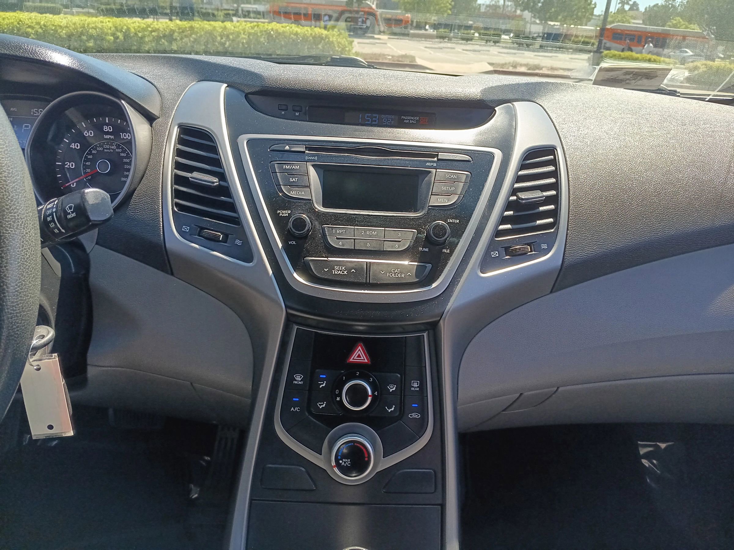 Used 2014 Hyundai Elantra SE image 19