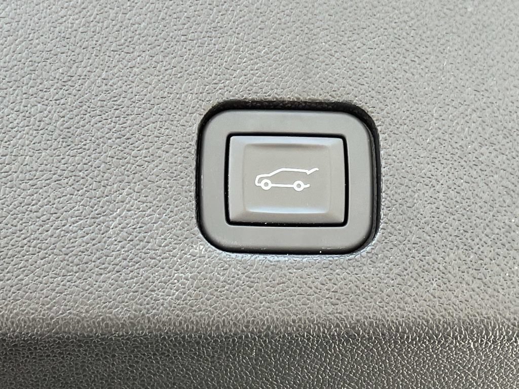 Certified 2024 Cadillac XT6 Sport w/ LPO, Floor Liner Package AWD/4WD image 12