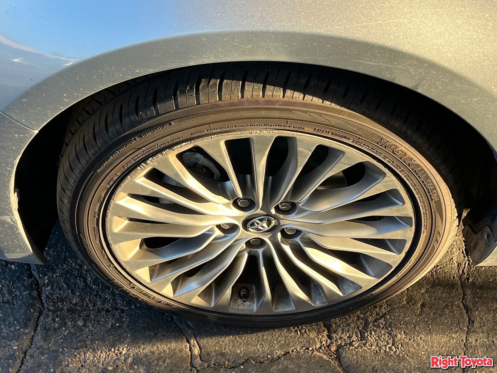 Used 2016 Toyota Avalon Limited w/ Toyota Safety Sense Package FWD image 8