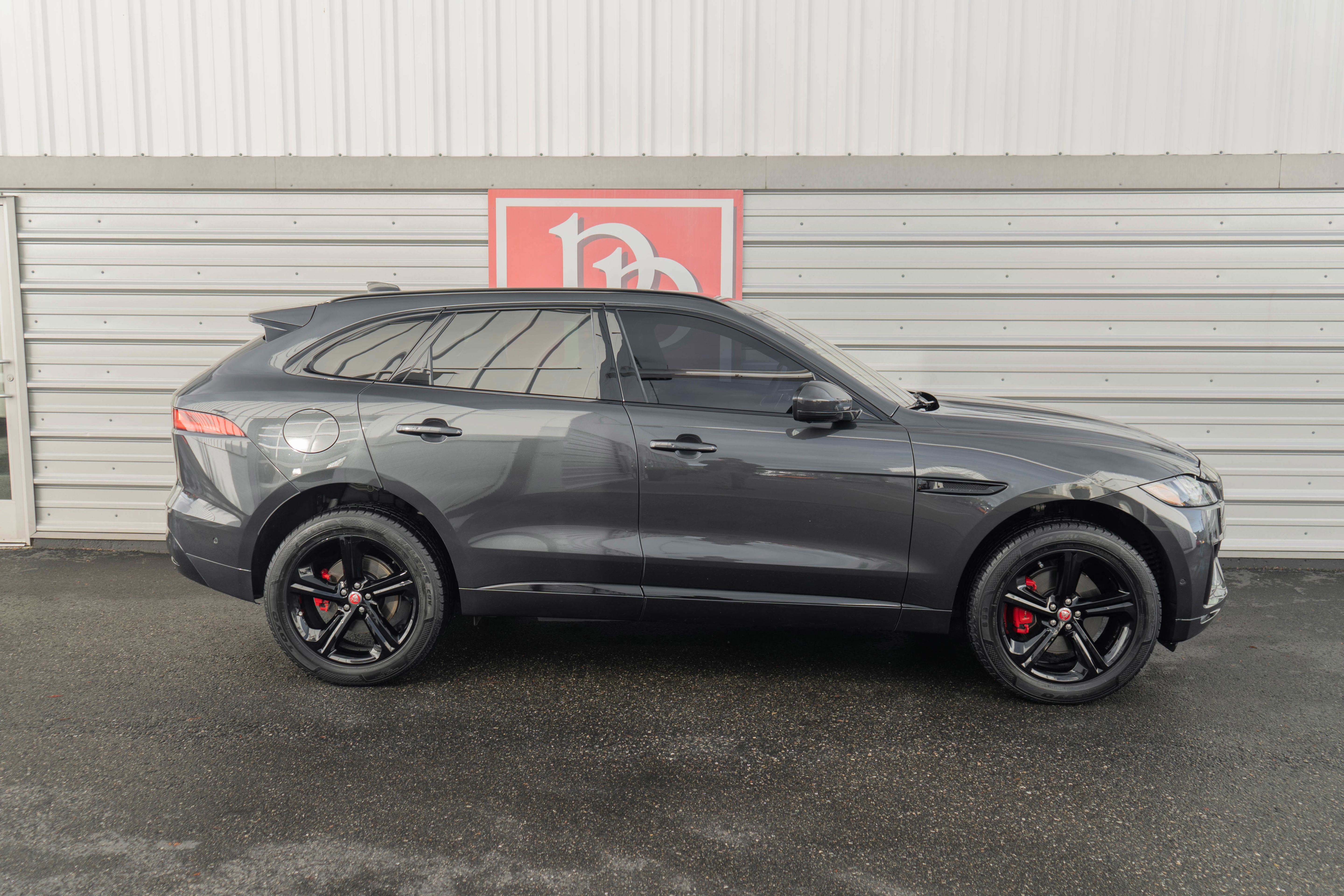 Used 2017 Jaguar F-PACE S image 43