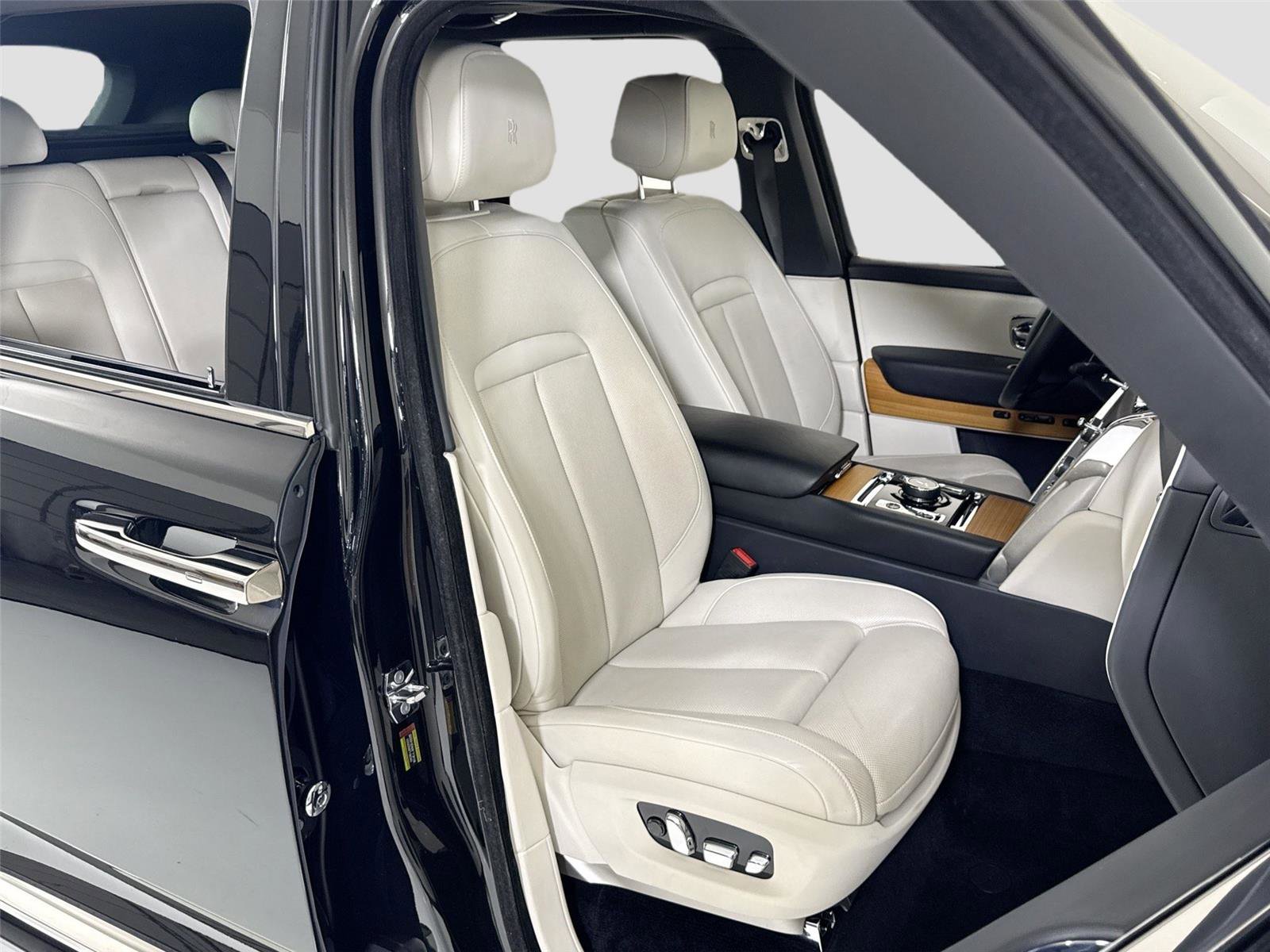 Used 2019 Rolls-Royce Cullinan image 34