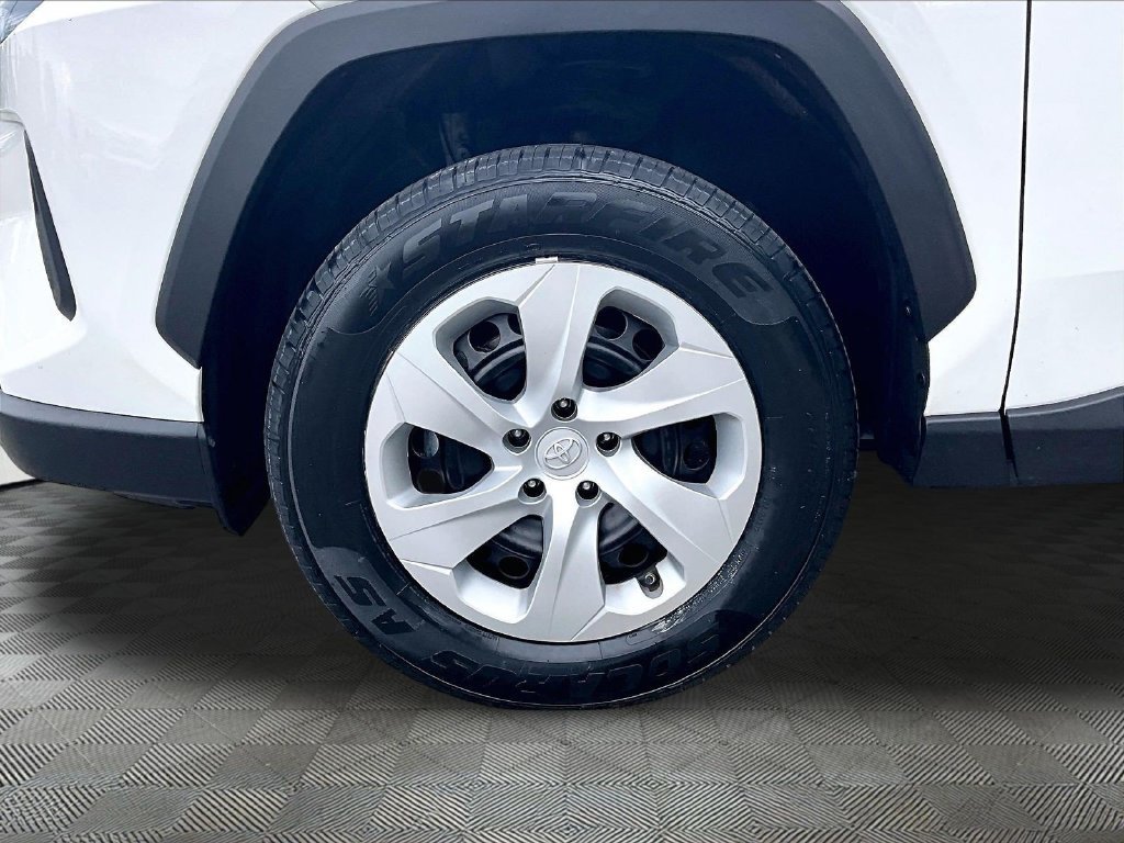 Used 2025 Toyota RAV4 LE AWD/4WD image 7
