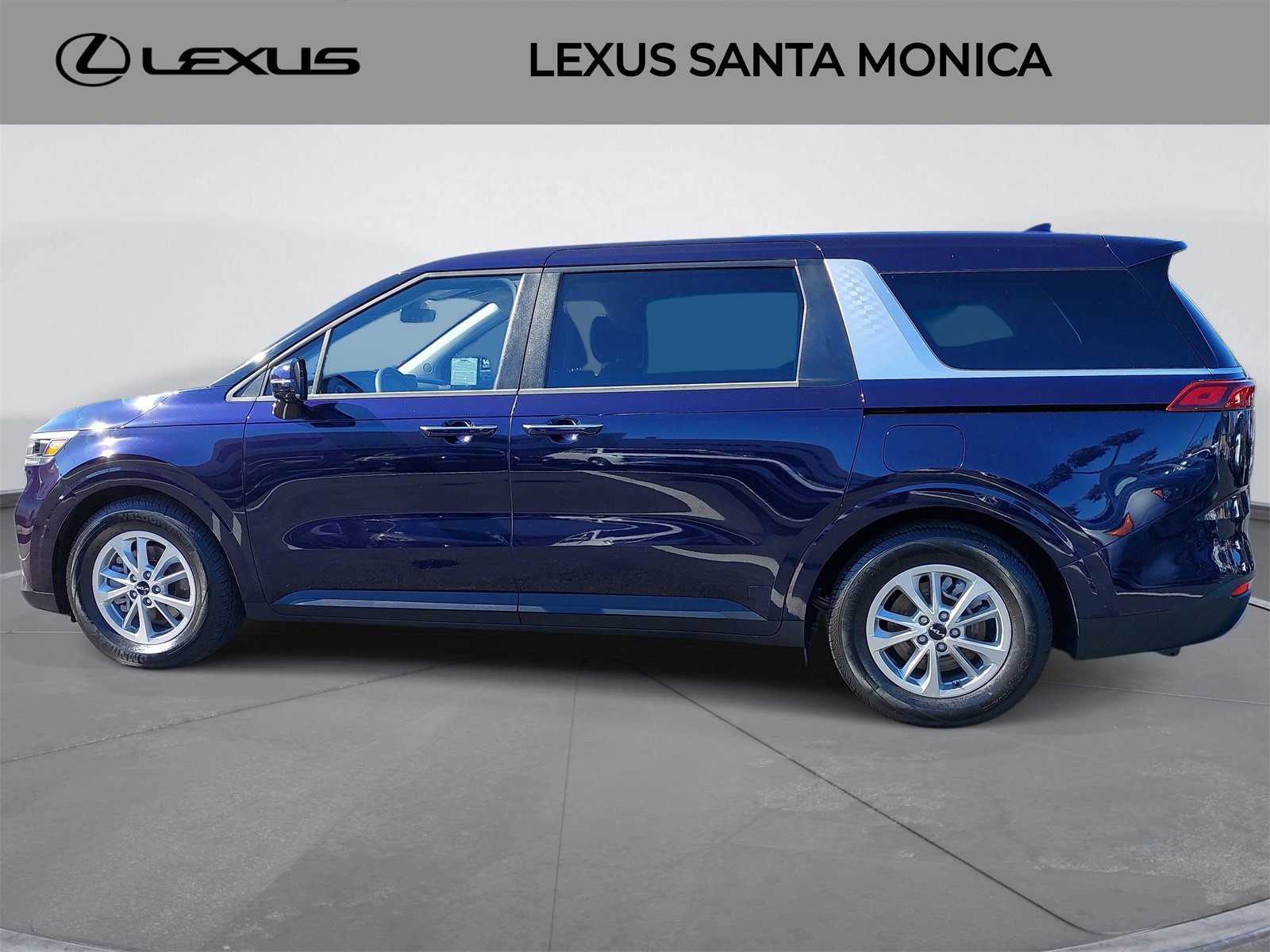 Used 2024 Kia Carnival LX image 8