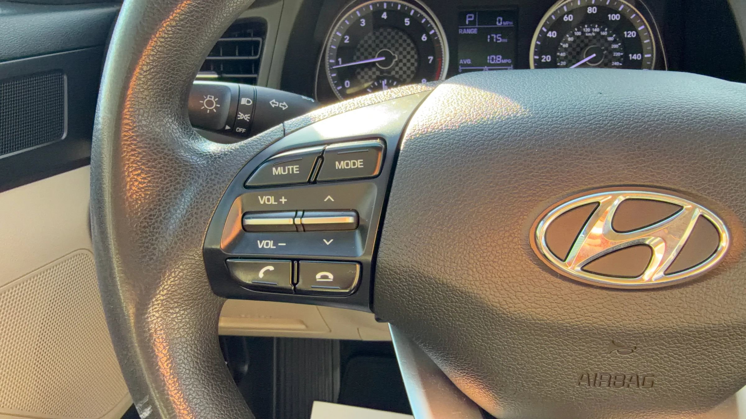 Used 2019 Hyundai Elantra SE FWD image 20
