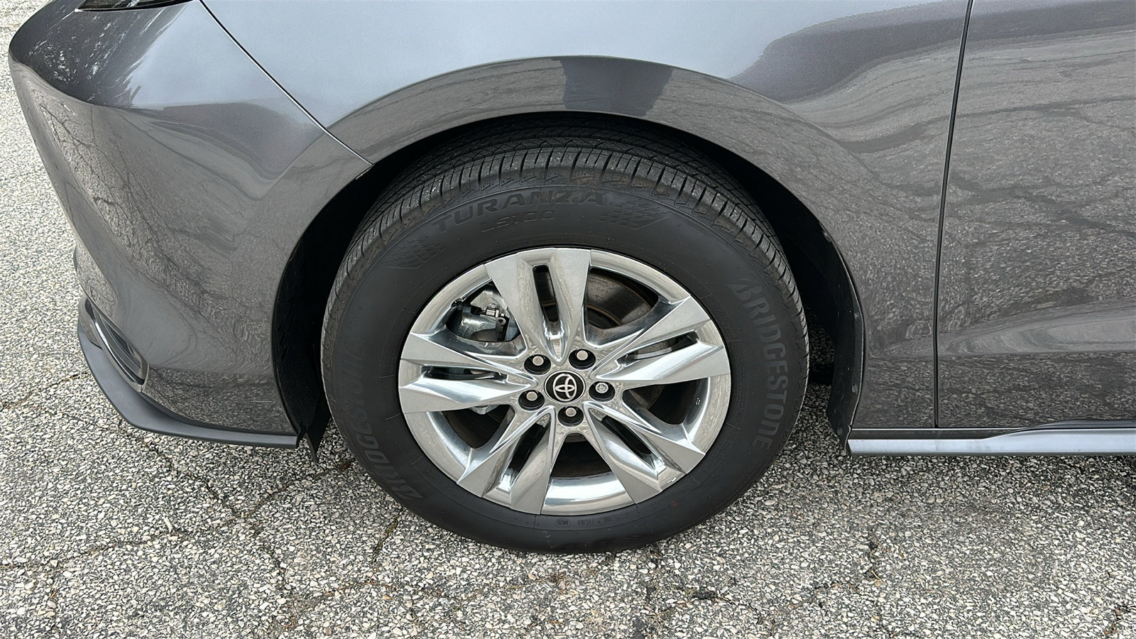 Used 2025 Toyota Sienna XLE w/ XLE Plus Package image 9