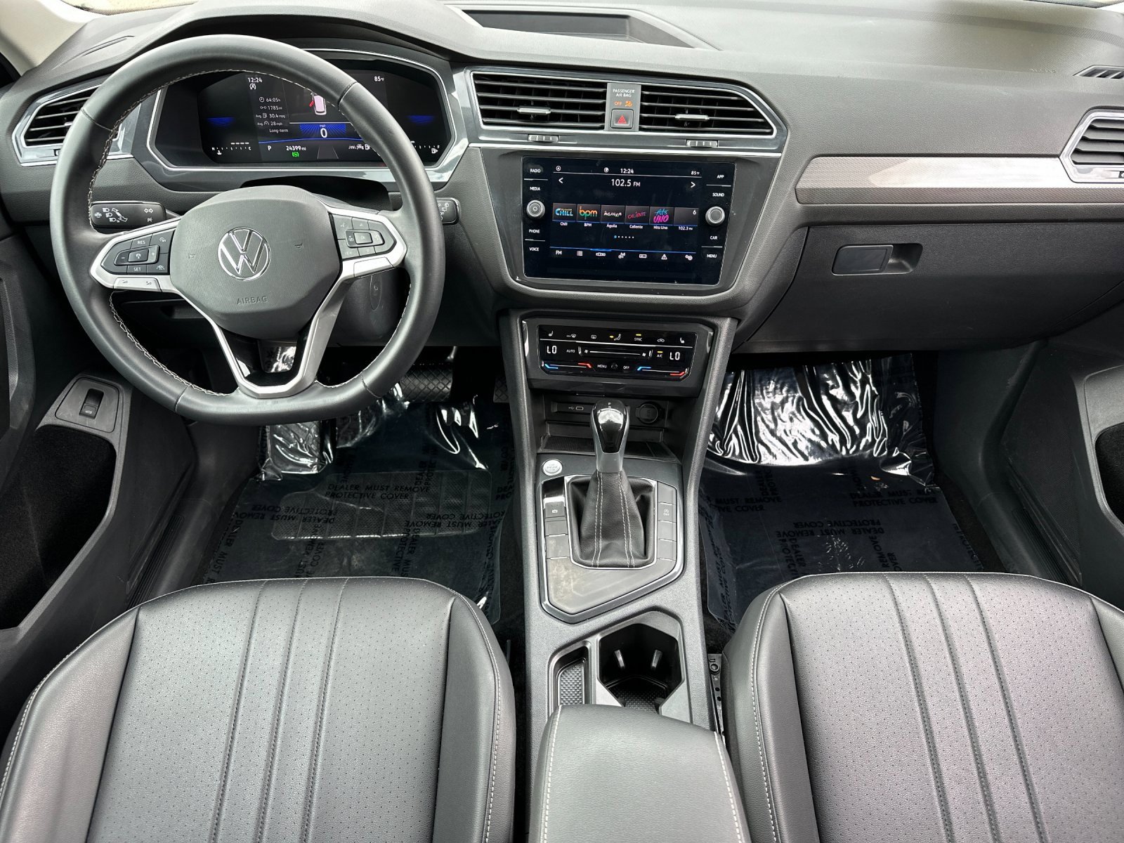 Used 2024 Volkswagen Tiguan SE image 12