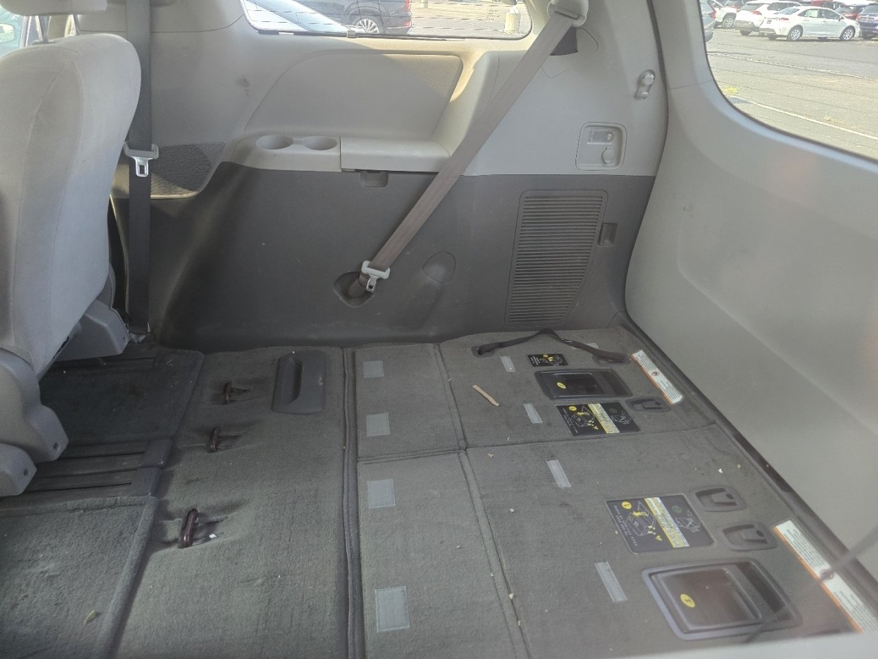 Used 2017 Toyota Sienna LE FWD image 22