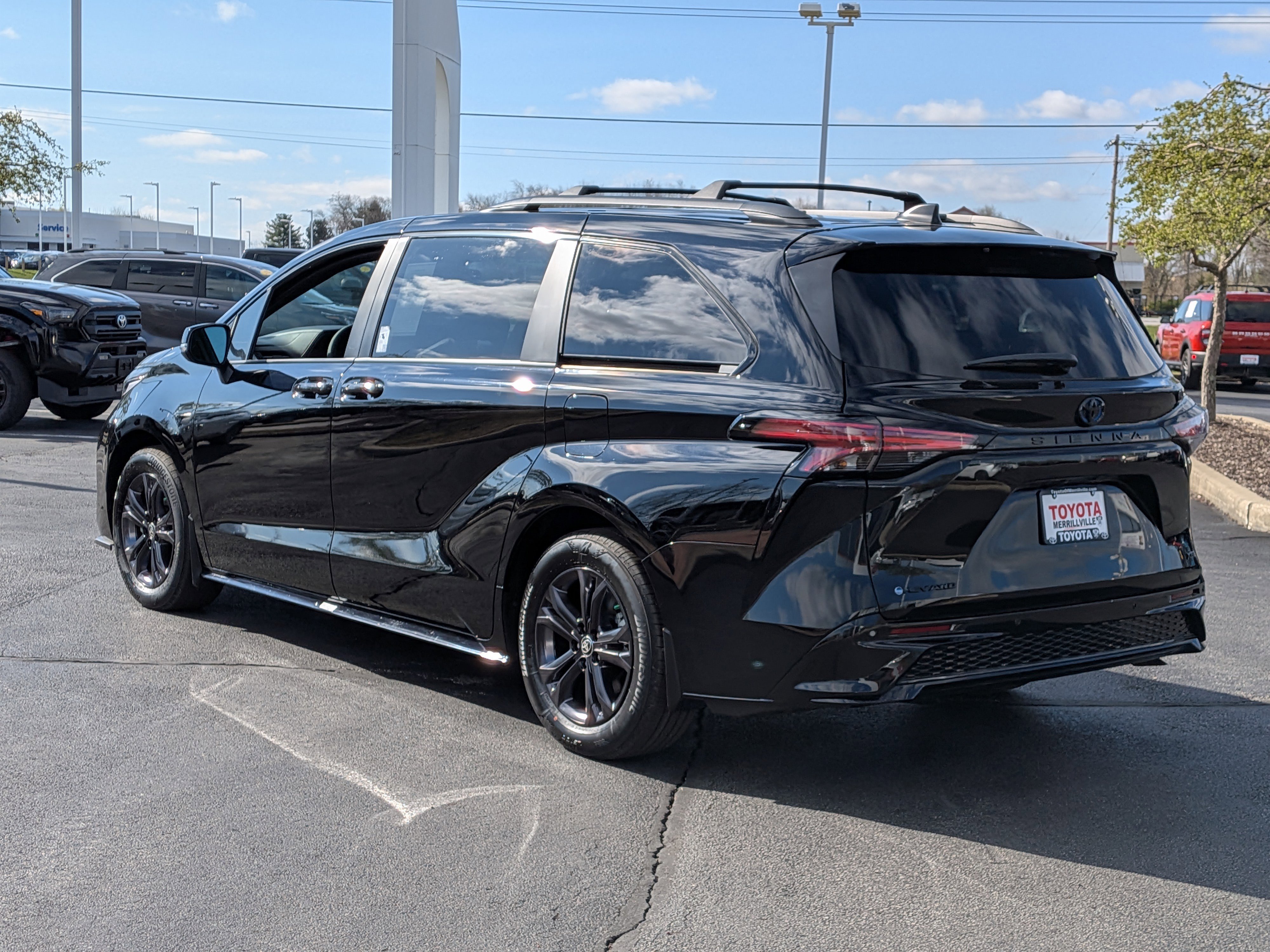 Used 2025 Toyota Sienna XSE w/ XSE Premium Package AWD/4WD image 6