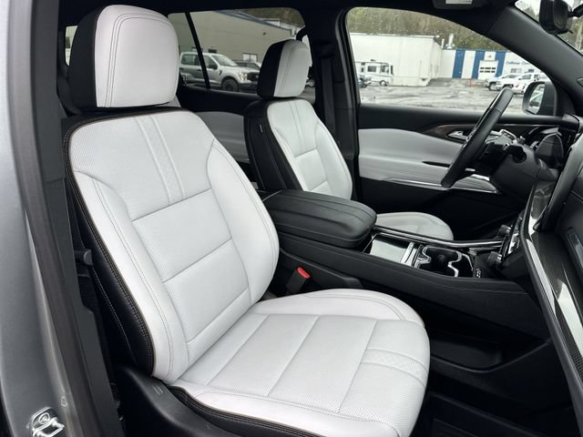 Used 2025 Chevrolet Traverse High Country w/ LPO, Floor Liner Package AWD/4WD image 29