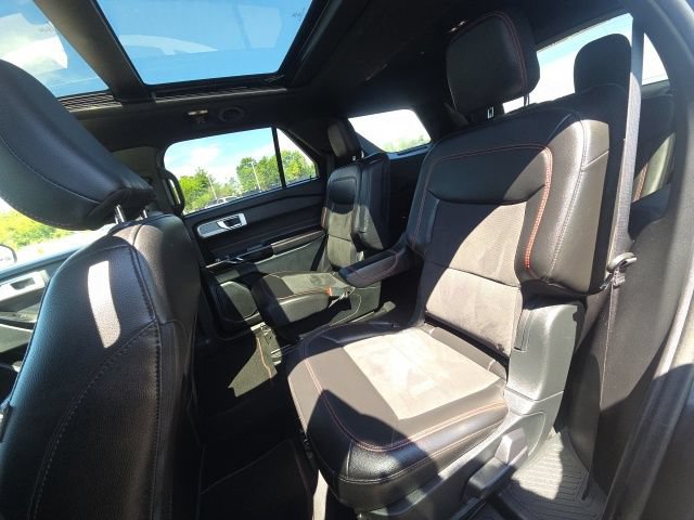 Used 2022 Ford Explorer ST-Line w/ Class IV Trailer Tow Package AWD/4WD image 18