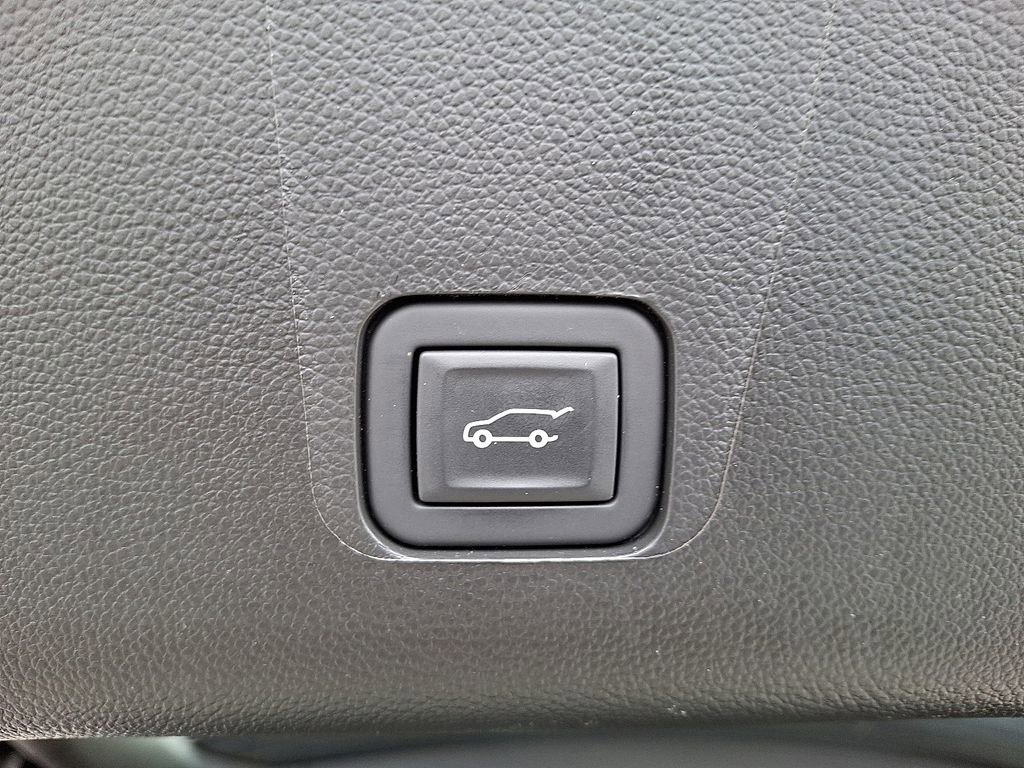 Certified 2023 Chevrolet Traverse RS image 32