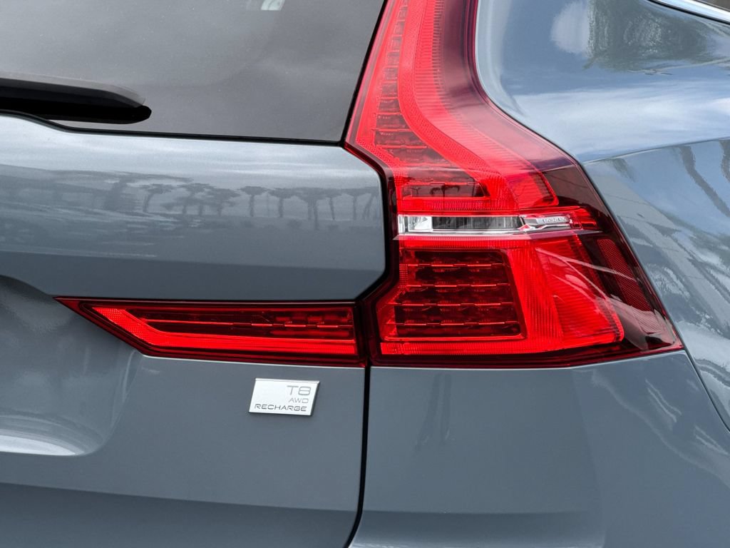 Certified 2023 Volvo XC60 T8 Plus AWD/4WD image 26
