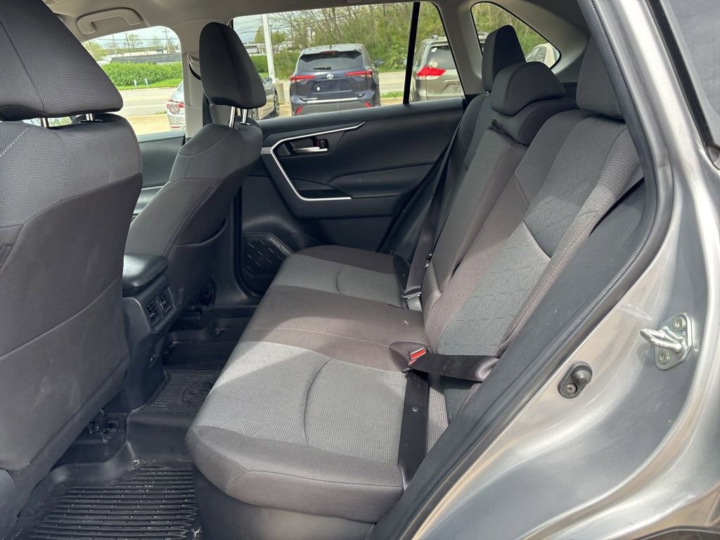 Used 2025 Toyota RAV4 XLE AWD/4WD image 19