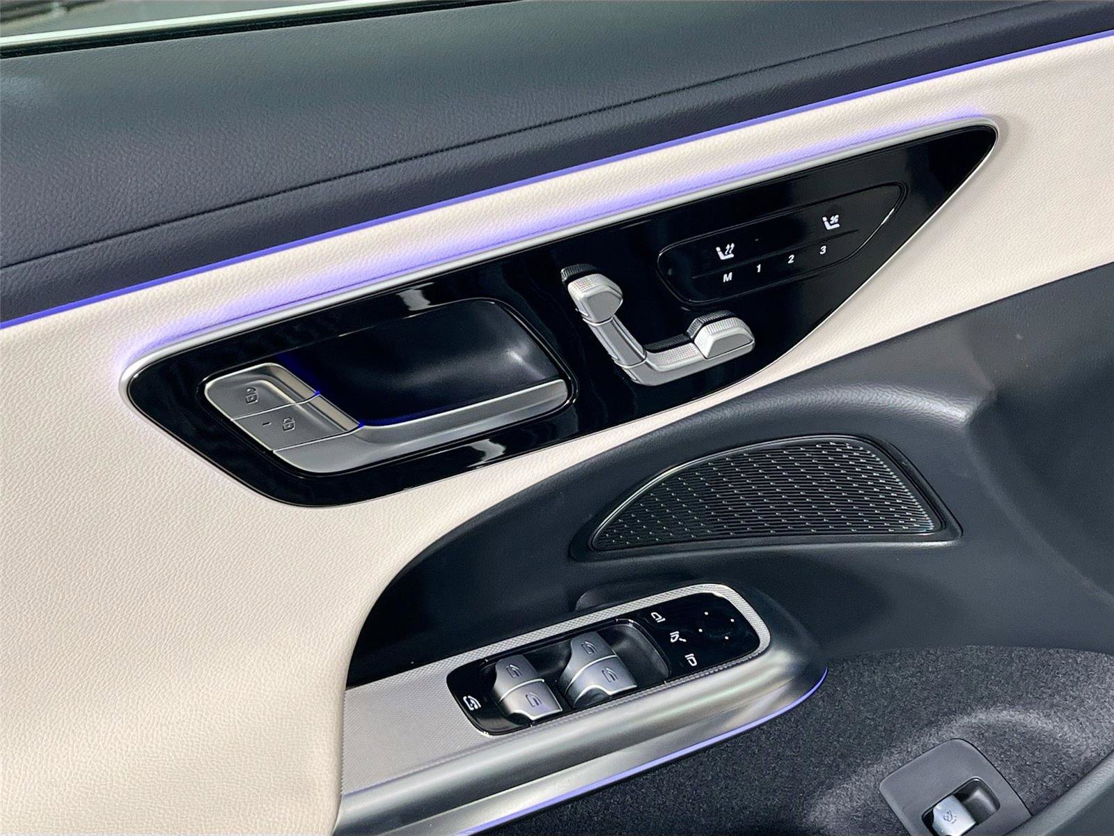 Used 2025 Mercedes-Benz E 350 4MATIC Sedan image 19