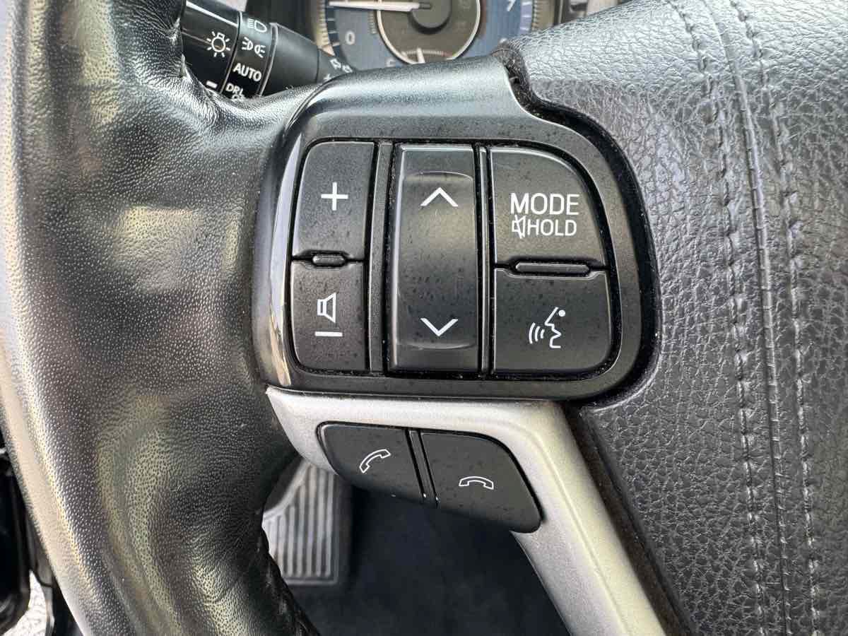 Used 2020 Toyota Sienna Limited Premium w/ Carpet Mat Package AWD/4WD image 19