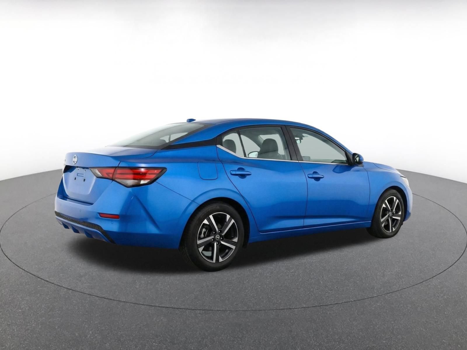 Used 2025 Nissan Sentra SV FWD image 8