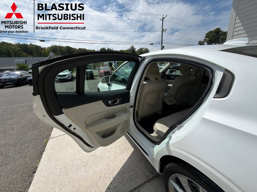 Used 2019 Volvo S60 T5 Momentum w/ Multimedia Package FWD image 43