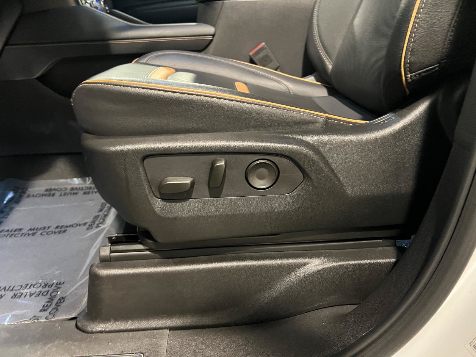 Used 2024 GMC Yukon AT4 w/ AT4 Premium Plus Package AWD/4WD image 24