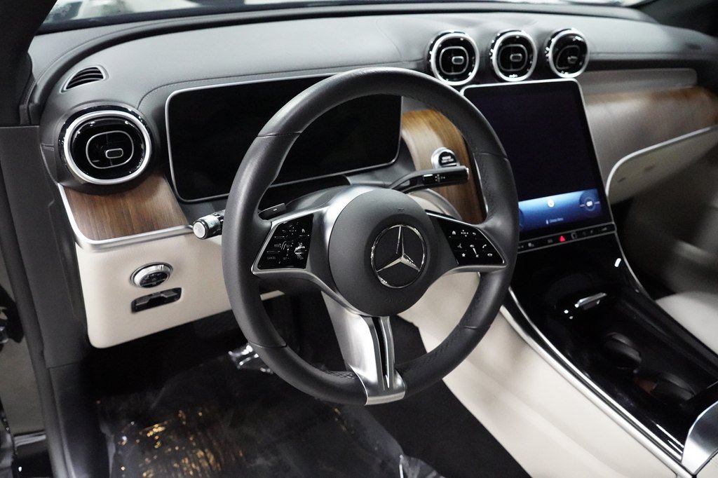 Used 2024 Mercedes-Benz GLC 300 4MATIC image 12
