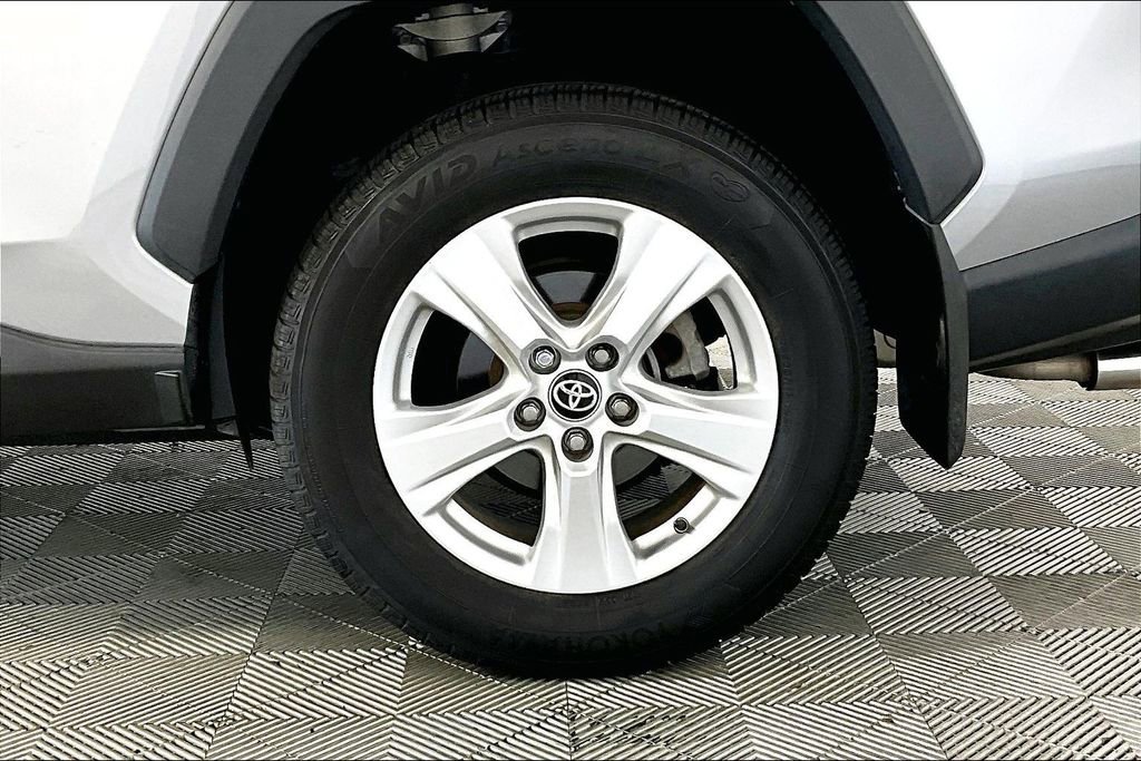 Used 2021 Toyota RAV4 XLE image 8