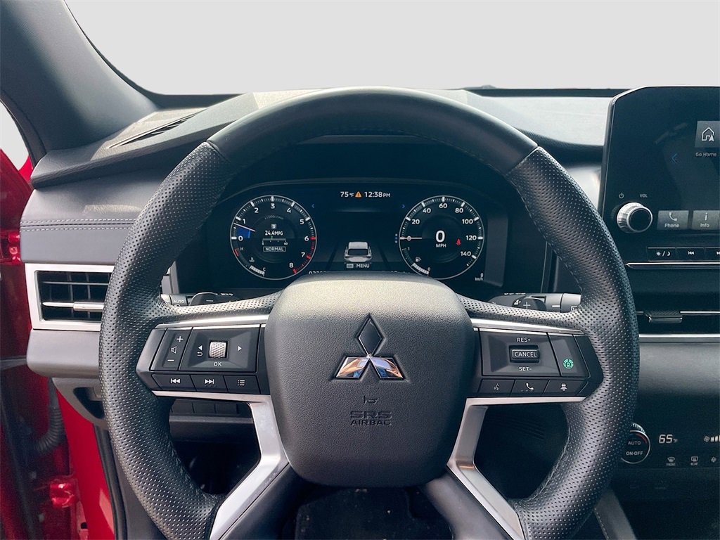 Used 2023 Mitsubishi Outlander SE image 12