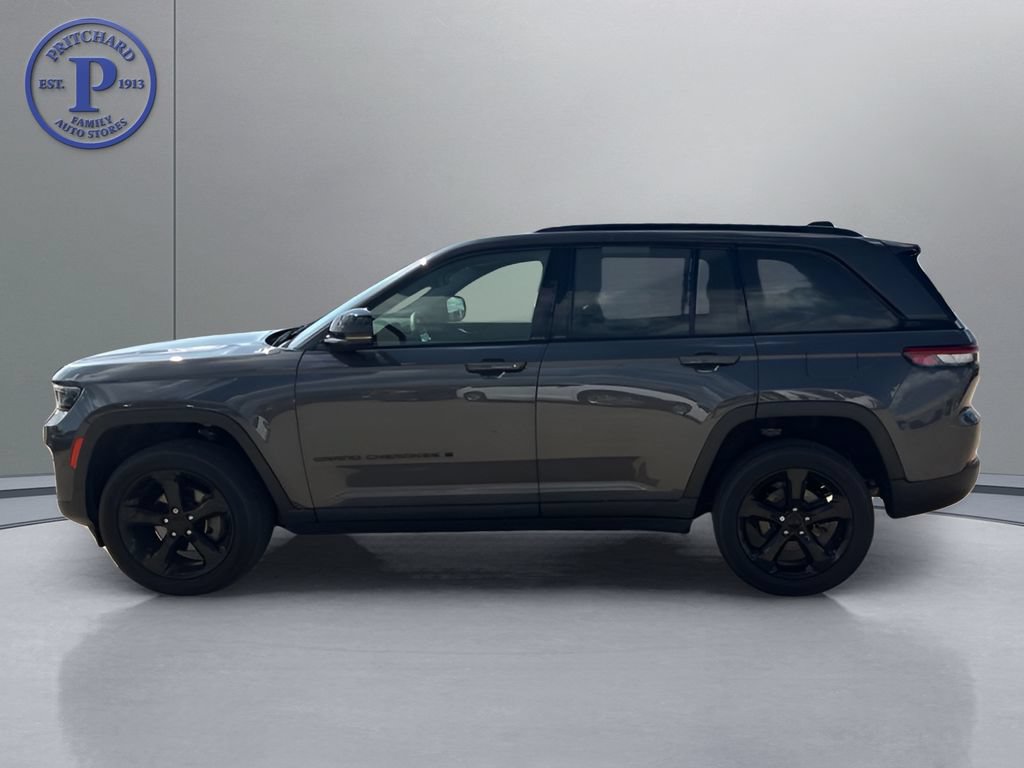 Used 2023 Jeep Grand Cherokee Altitude AWD/4WD image 4
