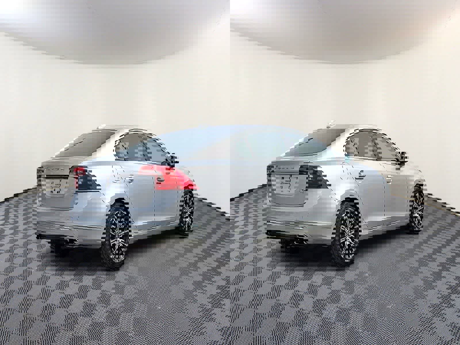 Used 2018 Volvo S60 T5 Inscription image 5